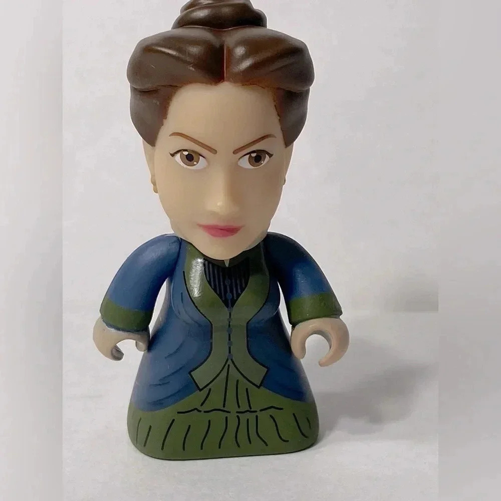 Doctor Who - Titans Vinyl Figure -  Clara Variant 🕰️